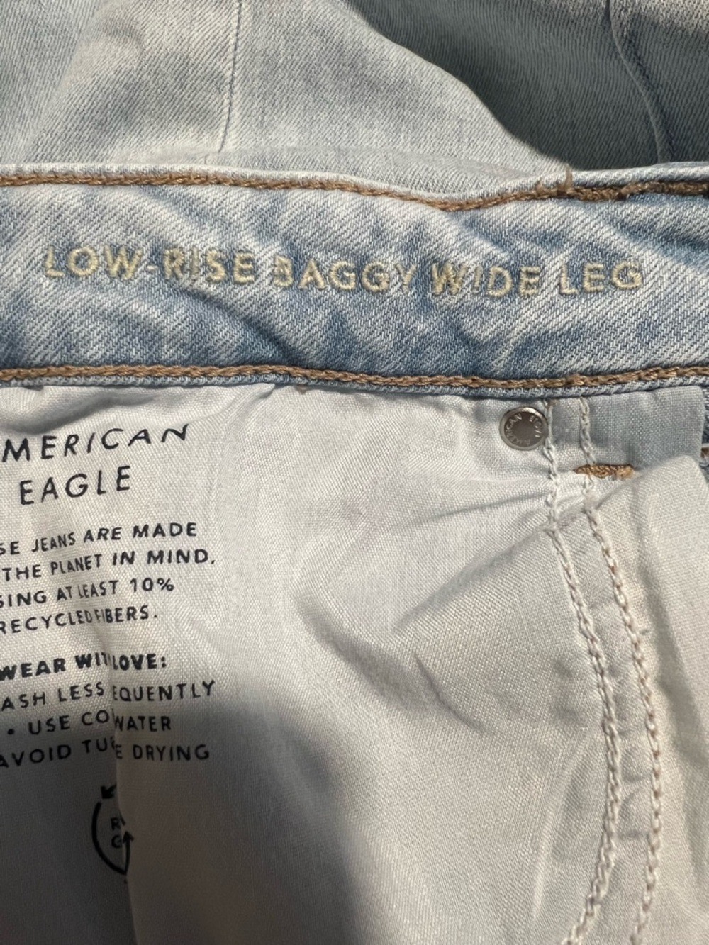 American Eagle Wide Leg Baggy Low Rise Light Wash Jeans - Picture 5 of 9